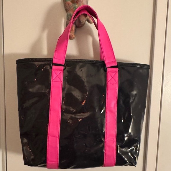 Marc by Marc Jacobs Liquid Patent Leather Travel Tote Black Pink - Picture 1 of 4